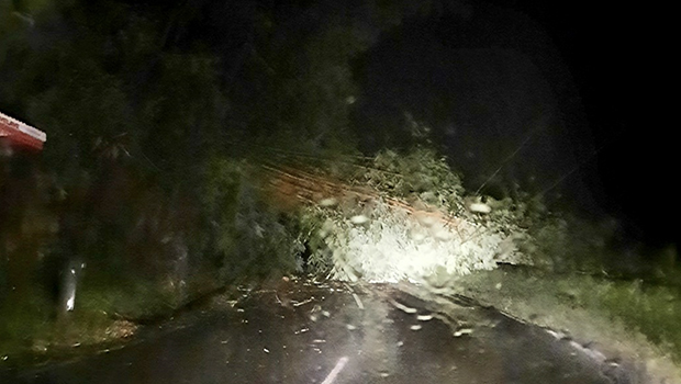 Tempête Iman - Route bloquée -route Tevelave