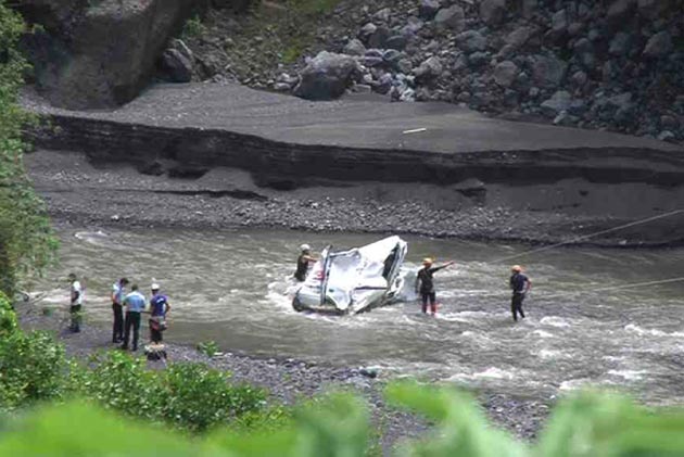 Salazie : une voiture chute de 200m, le conducteur retrouvé mort 