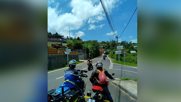 Saint-Paul : la brigade motorisée sensibilise les usagers des roues aux risques liés à la route