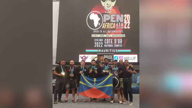 Jiu jitsu brésilien : la délégation réunionnaise revient des championnats d’Afrique avec une pluie de médaille