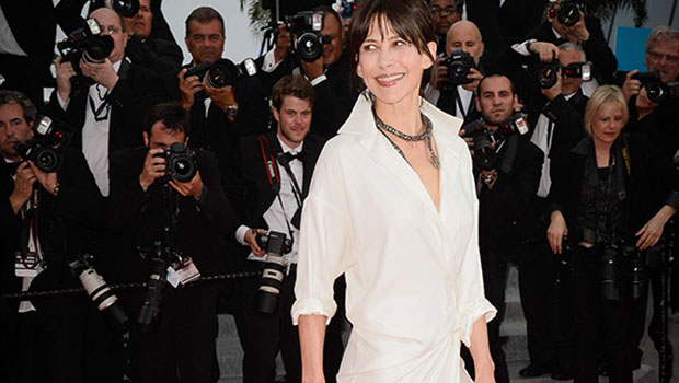 Sophie Marceau montre accidentellement sa culotte au Festival de Cannes 