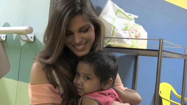 Miss France au chevet des enfants hospitalisés - La Réunion