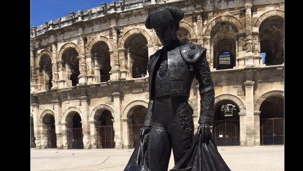 Nîmes_statue de matador_fillette brûlée par de l’acide