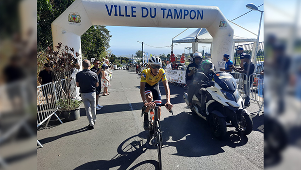 Tour cycliste Antenne Réunion : le Réunionnais et maillot jaune Julien Souton remporte la 4e étape