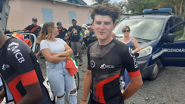 Tour cycliste Antenne Réunion : le coureur Aurélien De Comarmond remporte la 5e étape