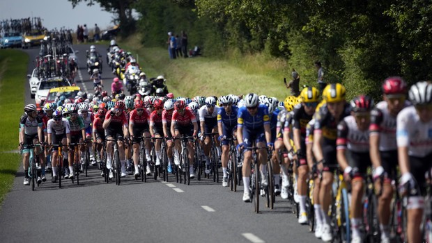  Tour  de  France  Allez Opi Omi sur la pancarte de  la 