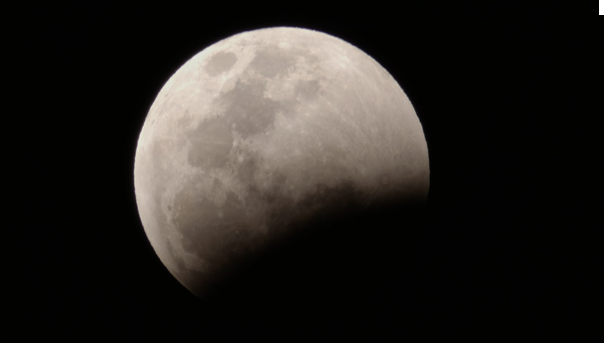 éclipse partielle - lune - La Réunion 
