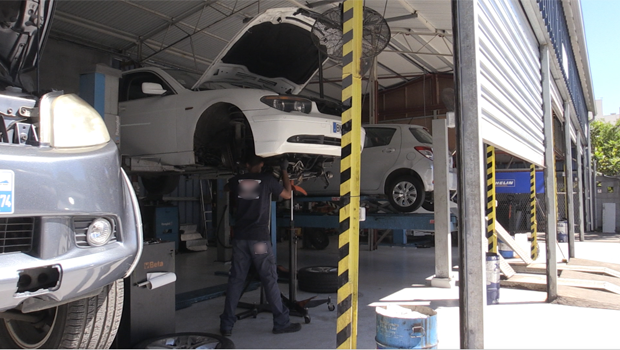 Garage - garagiste - voiture - mécanicien - réparation