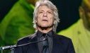 Jon Bon Jovi convainc une femme de ne pas sauter d'un pont