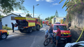 Sainte-Marie : une habitation en feu route de la confiance, un hélicoptère bombardier d'eau sur place 