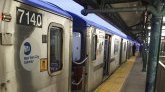 VIDÉO - New York : il échappe à la mort après avoir été poussé sur les voies du métro