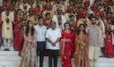 Pour célébrer les noces de son fils, un riche indien paie le mariage d'une cinquantaine de couple 